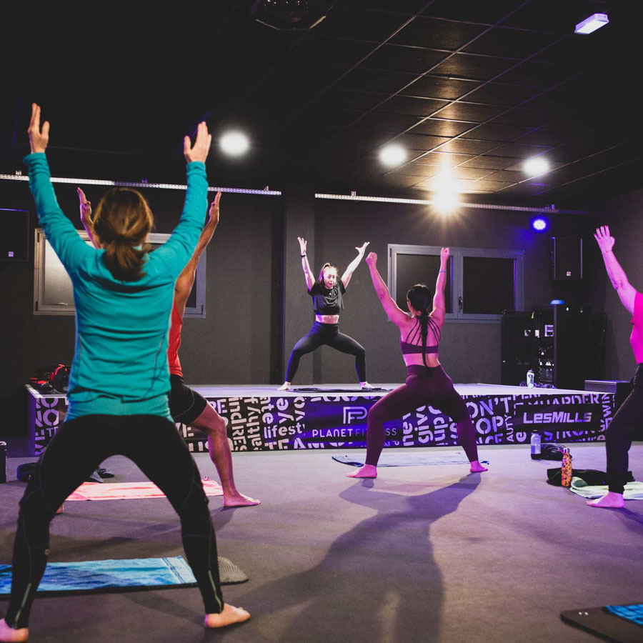 Shooting photo pour les réseaux sociaux pendant un cours de fitness réalisé par l'agence de publicité EB à Nantes (44200)