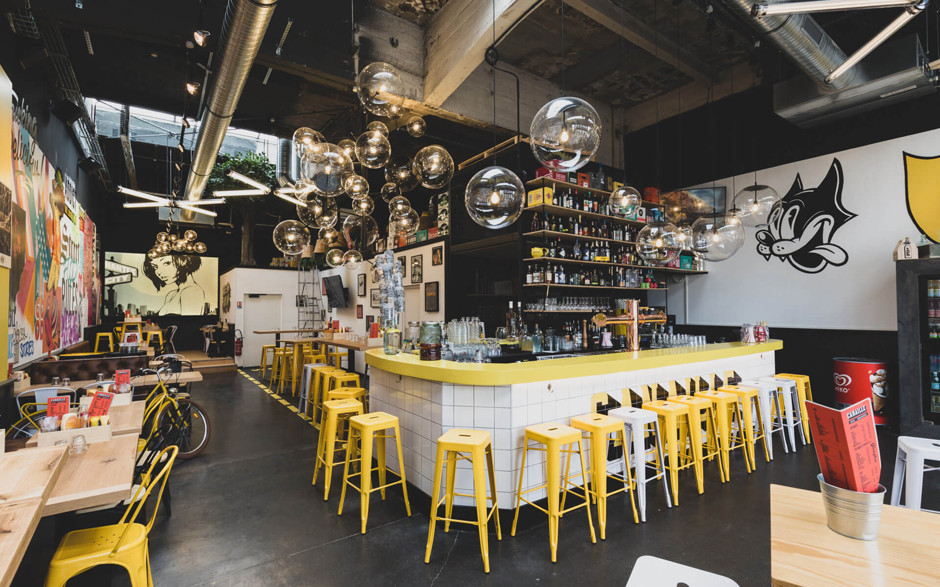 La décoration du bar du restaurant Canaille à Nantes (44000) réalisé par l'agence EB à Nantes (44200)