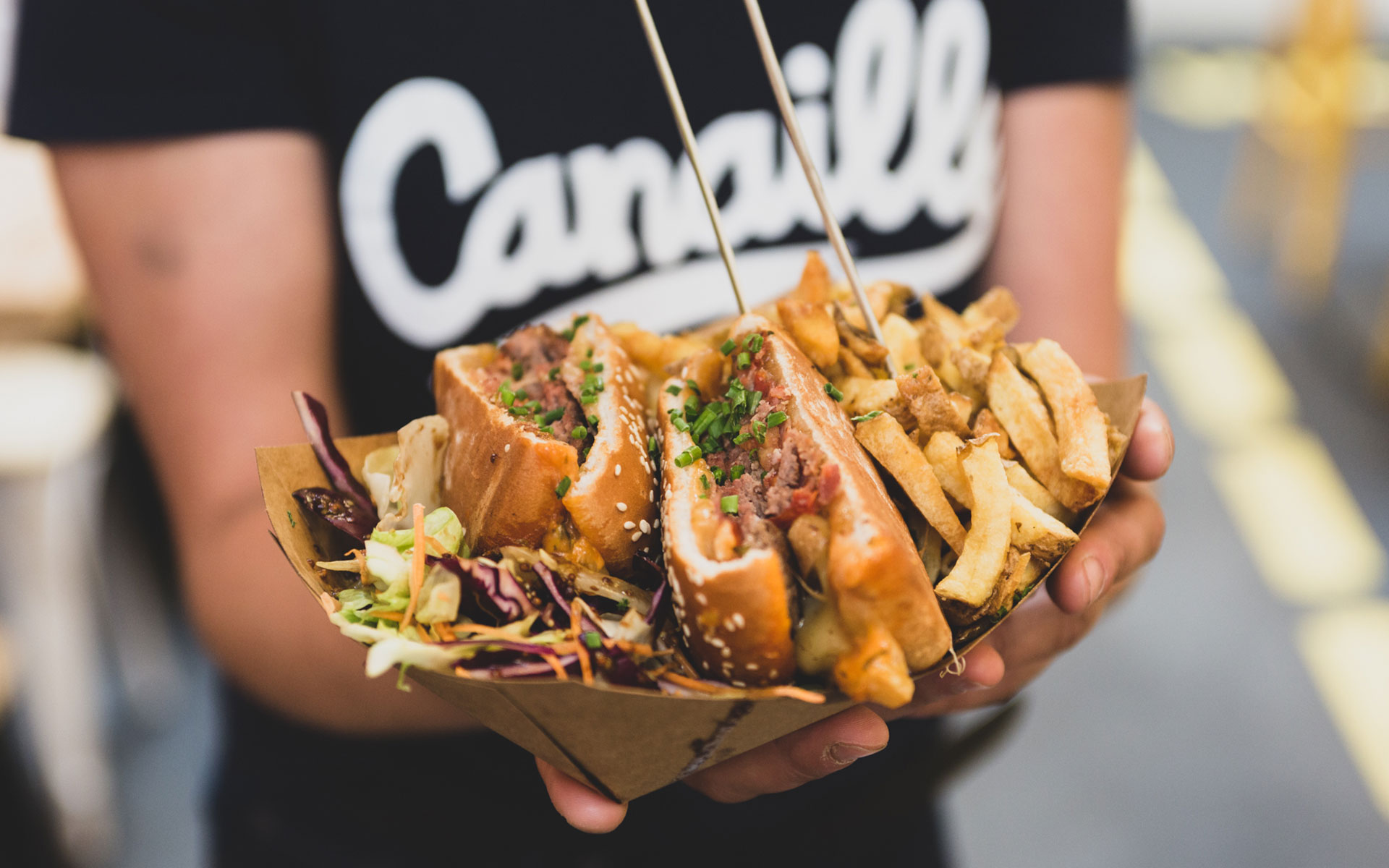 Shooting photo des burgers et du branding par l'agence de communication EB à Nantes (44200) pour restaurant Canaille à Nantes (44000)