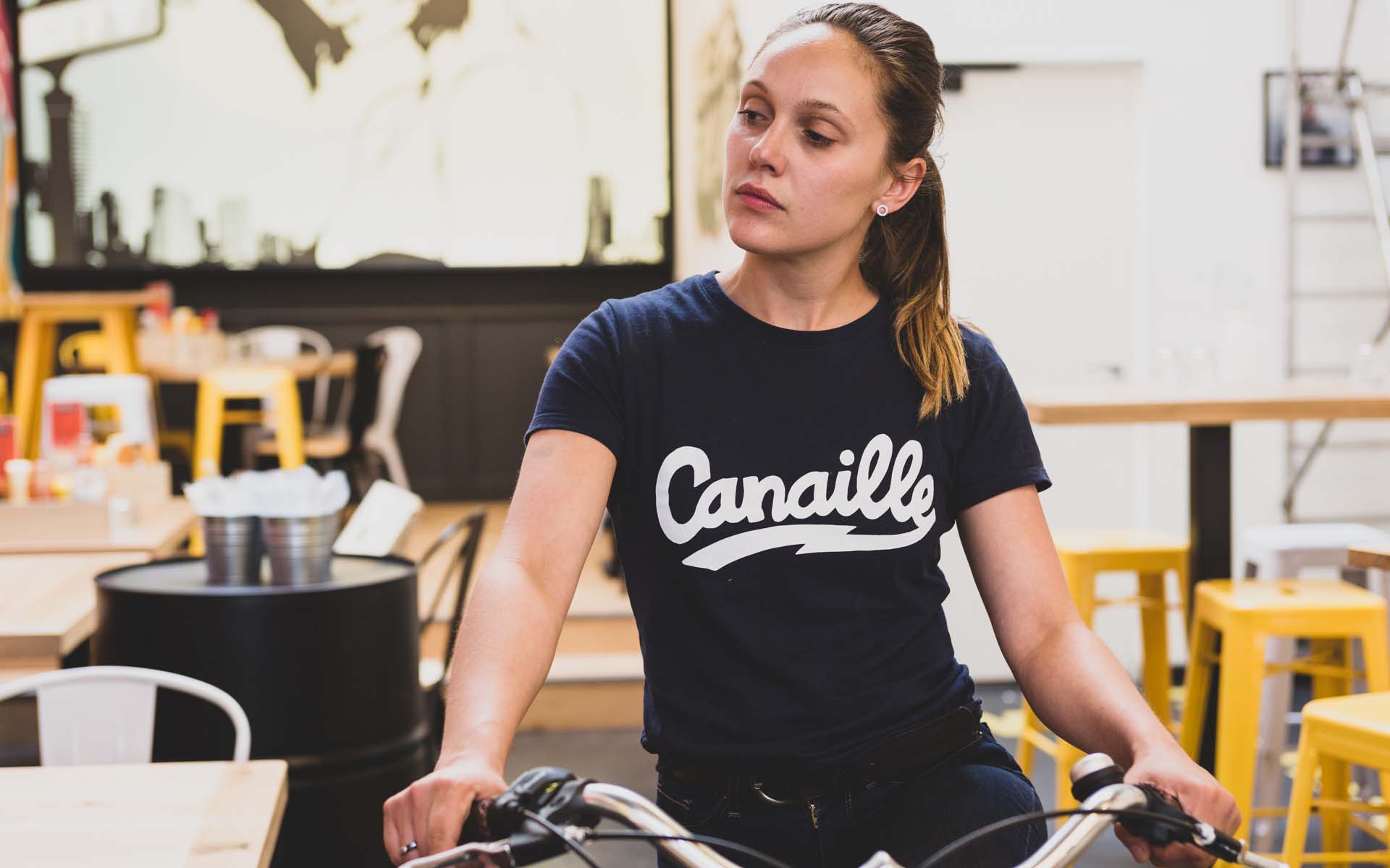 Branding tee shirt pour restaurant Canaille à Nantes (44000) réalisé par l'agence de publicité digitale EB à Nantes (44200)