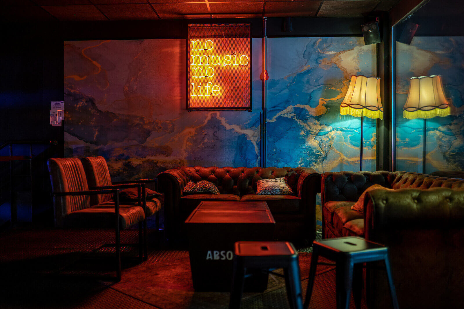 Une mise en avant d'un espace du bar D3 à Nantes (44000) pour le site internet réalisé par l'agence de communication EB à Nantes (44200)