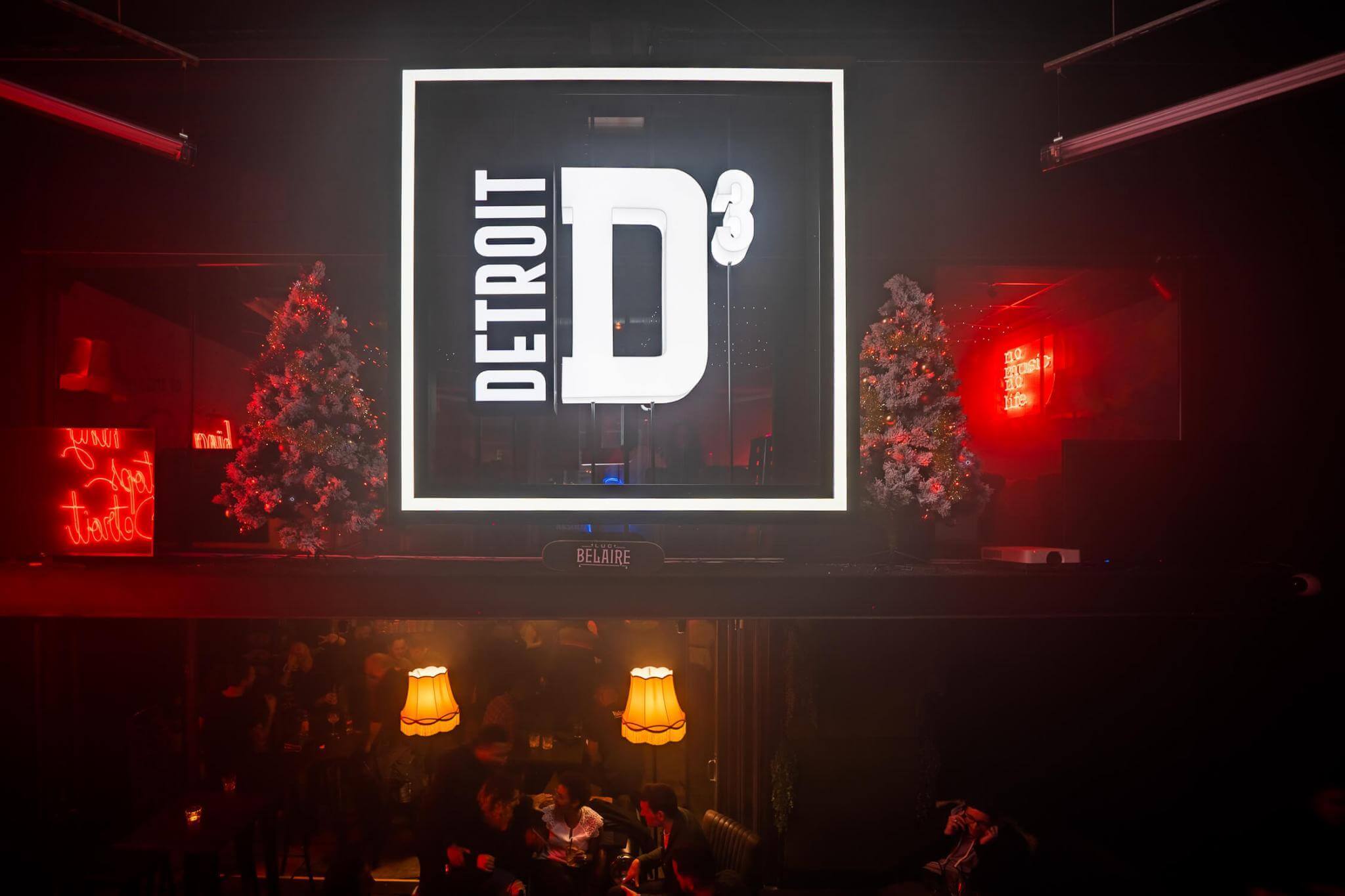 L'enseigne néon du logo du bar D3 à Nantes (44000) réalisé par l'agence EB à Nantes (44200)