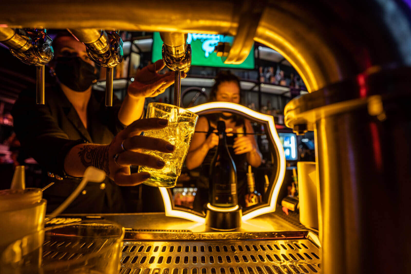 Détail de l'ambiance du service au bar D3 à Nantes (44000) réalisé par l'agence de publicité EB à Nantes (44200)
