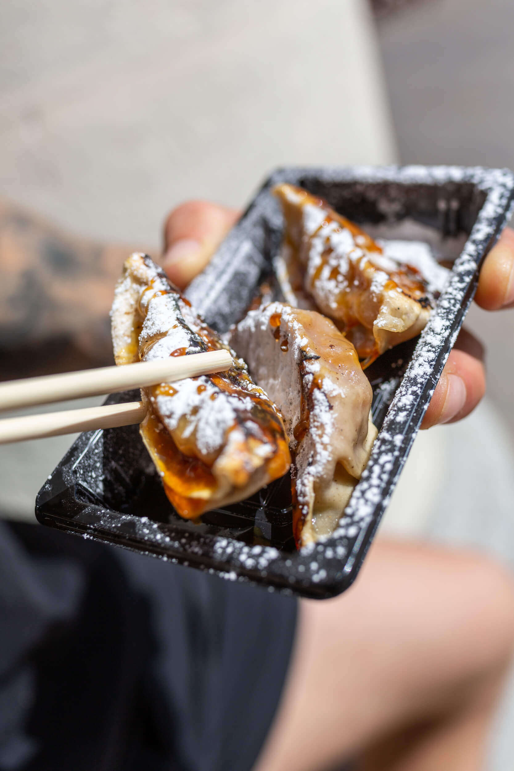 Photo d'un gyoza sucré pour la campagne de communication du restaurant My Gyoza à Nantes (44000) réalisé par l'agence de marketing EB à Nantes (44200)