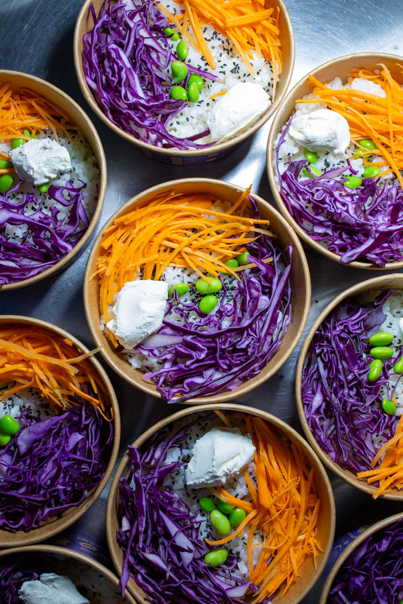 Photo des bowls réalisée lors d'un shooting pour les réseaux sociaux chez My Gyoza à Nantes (44000) réalisé par l'agence de publicité EB à Nantes (44200)
