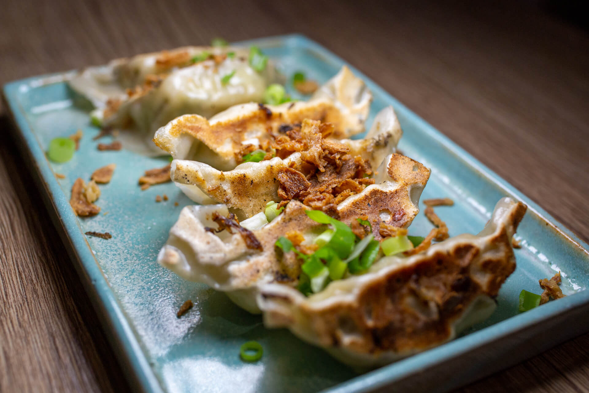 Des gyozas mis en situation pour la publicité du restaurant My Gyoza à Nantes (44000) réalisé par l'agence de publicité et stratégie EB à Nantes (44200)
