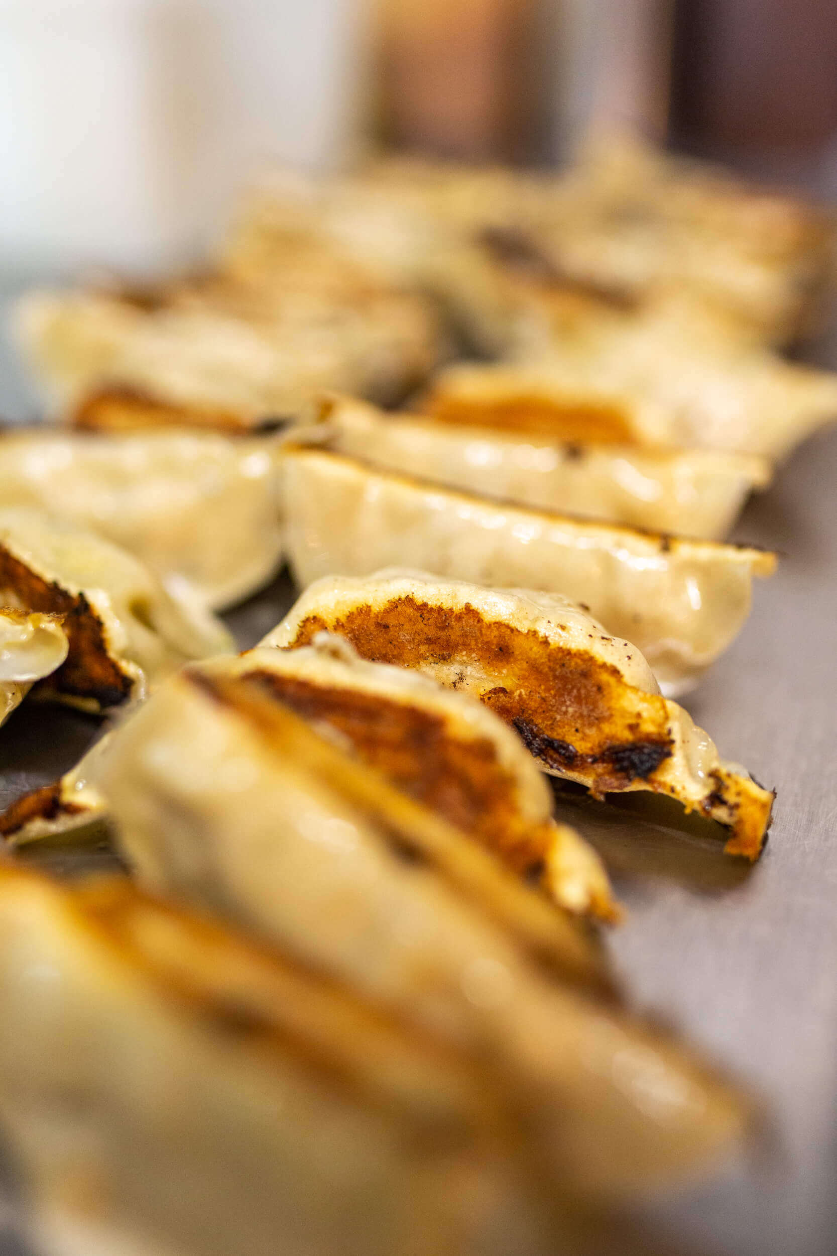 Gyozas en cuisson, photo réalisée pour la campagne de publicité de My Gyoza à Nantes réalisé par l'agence EB à Nantes (44200)